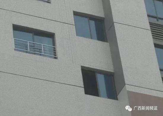 12日上午，經(jīng)過醫(yī)院治療后，女子華某已經(jīng)清醒，并能開口說話。華某對(duì)民警說：