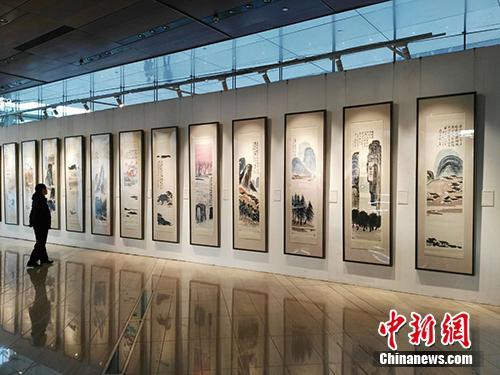 齊白石作品《山水十二條屏》在北京展出。<a target='_blank'  _fcksavedurl='http://www.chinanews.com/' _fcksavedurl='http://www.chinanews.com/' >中新網(wǎng)</a>記者 宋宇晟 攝