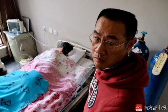 王煥凱說(shuō)，要通過(guò)堅(jiān)持刑事訴訟，換張津華和社會(huì)一個(gè)公道。（羅逸爵 攝）