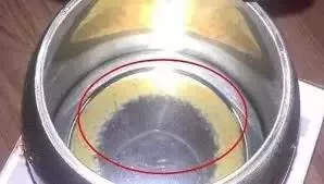 太惡心！女游客竟用酒店燒水壺煮自己的臟內(nèi)褲