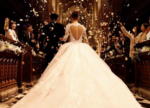 張馨予的婚紗成了淘寶爆款，知道價格后讓人大跌眼鏡！