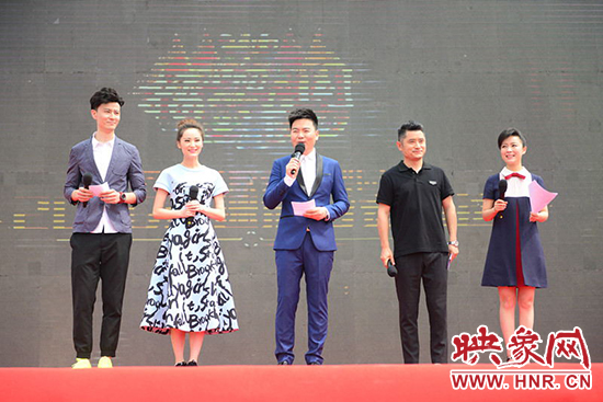 電視臺主持人與電臺主播搭檔主持，讓人耳目一新