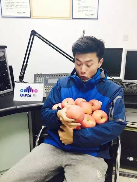 乖乖類！你們真的想用蘋(píng)果收買我