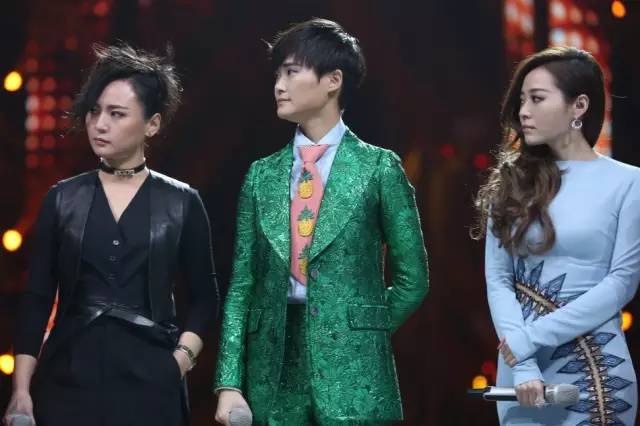 李宇春、周筆暢、張靚穎湖南臺(tái)跨年晚會(huì)同框