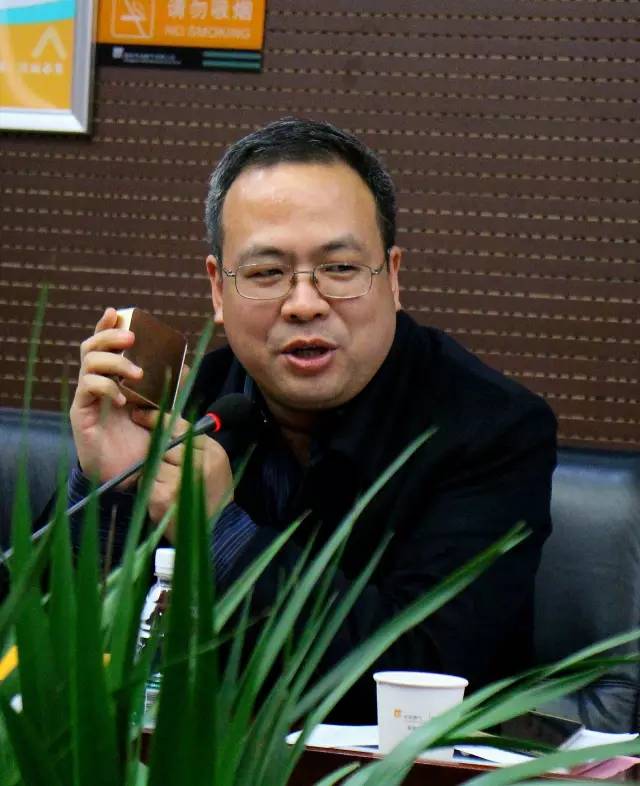 看看上面這位，就是我們1066最紅的男人——付總。