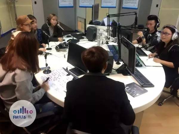 正式直播的時候，美少女們都非常認(rèn)真哦！