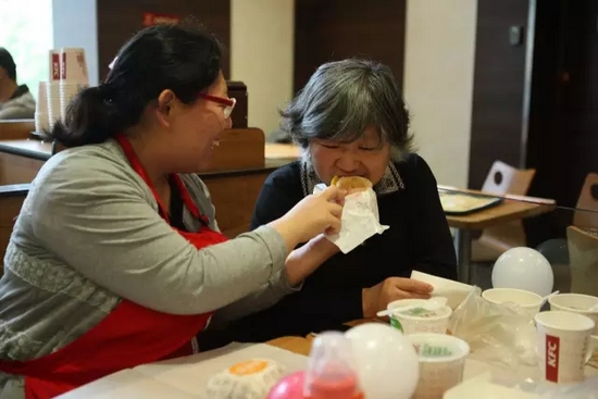 我還未長大，你卻已白了頭發(fā)，我要珍惜和媽媽在一起的每一刻