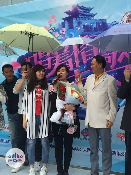 海波瞞著妻子，請(qǐng)來妻子的家人，耿梅驚喜感動(dòng)，喜極而泣~