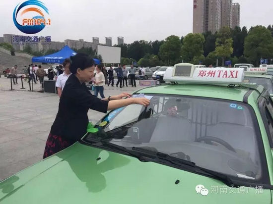 省文明辦專職副主任張曼如，對愛心助考活動的舉辦給予高度評價(jià)。