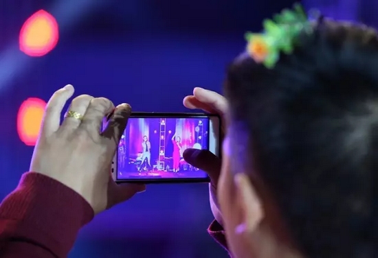 夢茹、怡璐《路燈下的小姑娘》