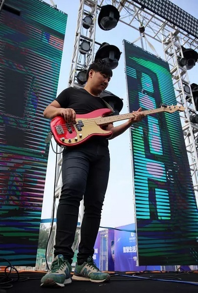 辛苦樂隊(duì)老師，你們跟我們一起，共同見證了時(shí)光音樂節(jié)是如何一步步成長至今的。