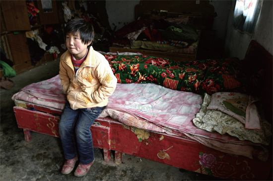 胡天格的家除了床鋪，再也看不到其他物件