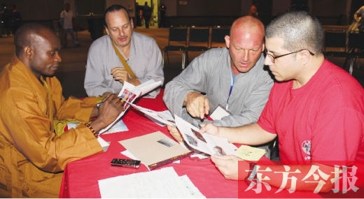 研討會現(xiàn)場，少林洋弟子熱議東方今報(bào)報(bào)道《大爭之寺》