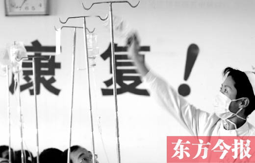 不少人嫌去醫(yī)院看病費(fèi)時(shí)費(fèi)錢，可是很多病癥并不是網(wǎng)上問問專家、自行買藥吃就能治療的