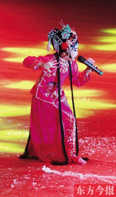 11月16日，《非常6+1》河南區(qū)總決賽現(xiàn)場(chǎng)，入圍選手們上演了一場(chǎng)精彩的比賽