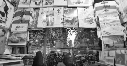 11月25日，鄭州市福壽街一家臺(tái)歷、掛歷專營(yíng)店店主稱，上貨半個(gè)多月了，生意一直很冷清