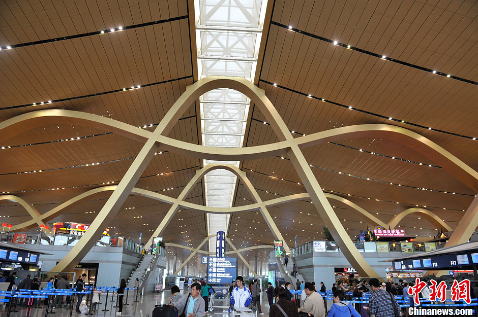 “土豪金”成網(wǎng)絡(luò)熱詞 昆明長水國際機(jī)場“中槍”