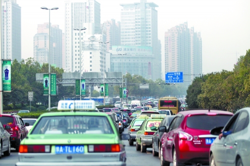 緯二路、順河路、城北路等路口雖多，卻比走金水路省時