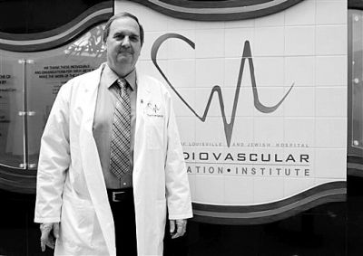 這是負(fù)責(zé)這一項(xiàng)目的生物學(xué)家斯圖爾特·威廉斯今年3月6日接受采訪時(shí)拍的照片。