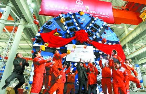 1月3日，由中鐵裝備公司設(shè)計制造的2臺中國中鐵盾構(gòu)在鄭州正式下線