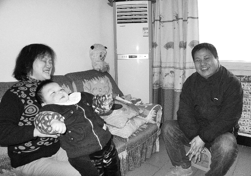 恩人找到了、飯碗保住了，張新明（右）與原竹青都開心地笑了。