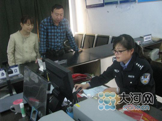 鶴壁民警十一期間為市民辦戶(hù)口獲稱(chēng)贊