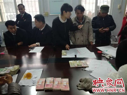 滎陽(yáng)78名貴州籍農(nóng)民工兄弟拿到工資回家啦！