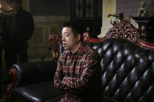 《大河兒女》導(dǎo)演安健接受媒體記者的訪問。