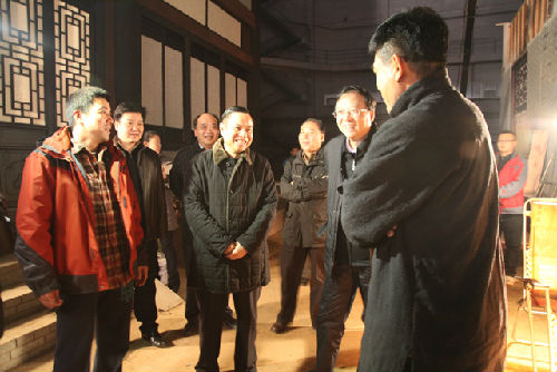 省委常委、常務(wù)副省長李克視察慰問