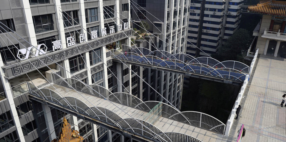 重慶現(xiàn)“最?！笨罩羞B廊 離地68.5米