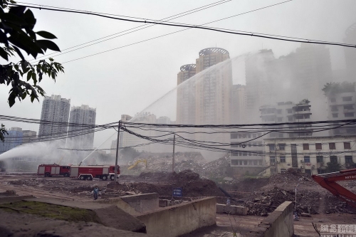 重慶鬧市爆破拆除大樓
