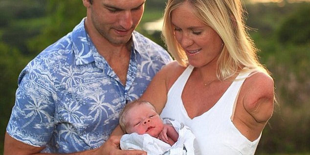 獨臂沖浪高手當(dāng)媽媽