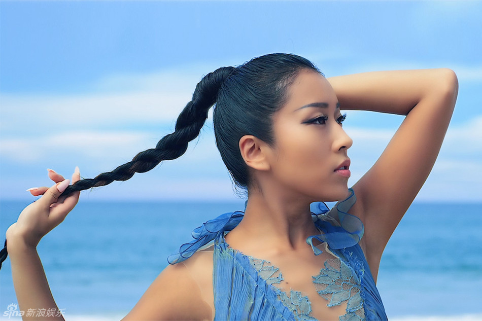 吉克雋逸沙灘深V寫(xiě)真