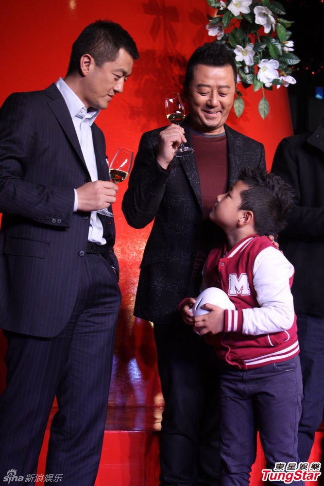 李亞鵬、郭濤父子相活動