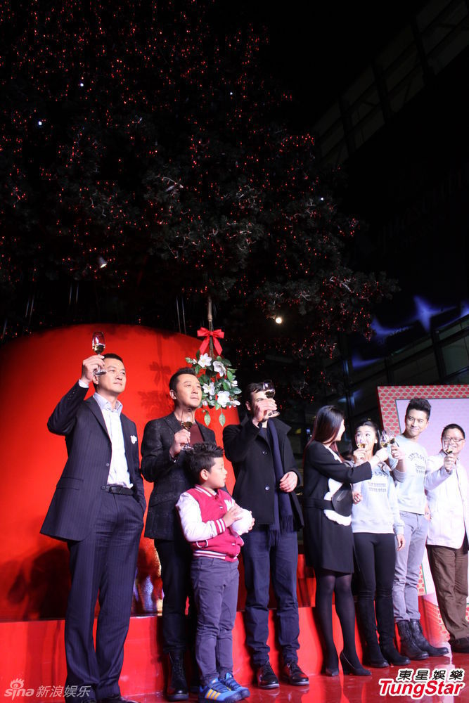 李亞鵬、郭濤父子相活動