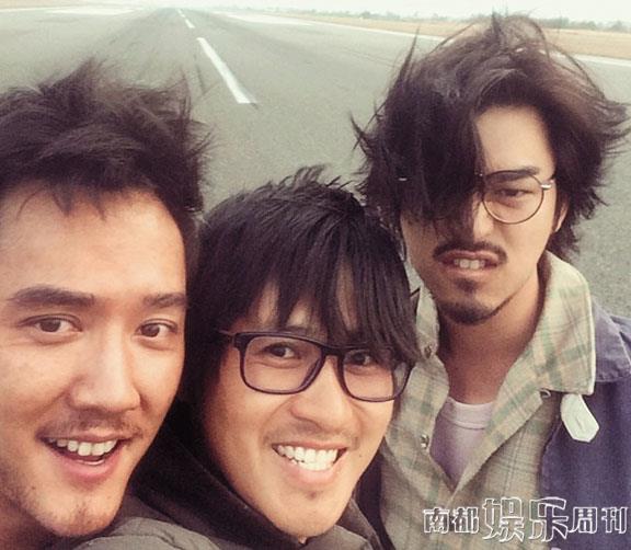 工地生活三人行。