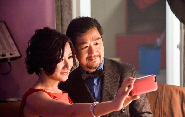 在主持晚會(huì)期間，張國(guó)立還與同場(chǎng)的女主持自拍合影。