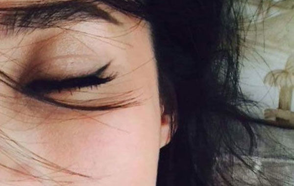 蔣勤勤吊帶美照。