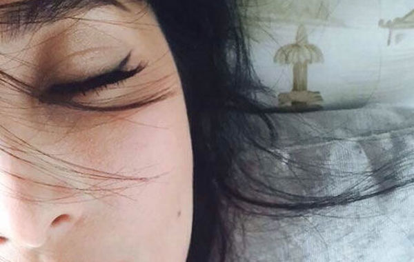 蔣勤勤吊帶美照。