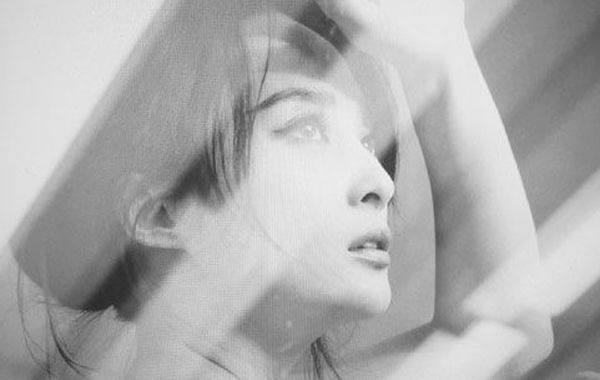 蔣勤勤吊帶美照。