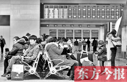 昨日，受天氣影響，多趟途經(jīng)和到達(dá)鄭州的高鐵晚點(diǎn)