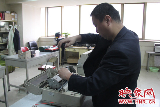 現(xiàn)在的陸涌經(jīng)常被同事成為“治療疑難雜癥的行家”、“大神”