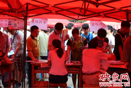 家長們最關(guān)心的還是畢業(yè)以后孩子的就業(yè)情況。