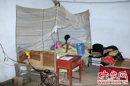 王書(shū)佳的環(huán)境及其簡(jiǎn)陋。