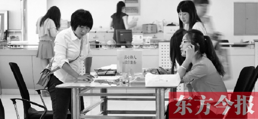 行政審批“瘦身”，不僅提高了行政效率，節(jié)約了行政資源，而且最大限度地方便了群眾