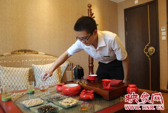 能泡好一杯茶，是李克勤今年夏天最大的收獲。