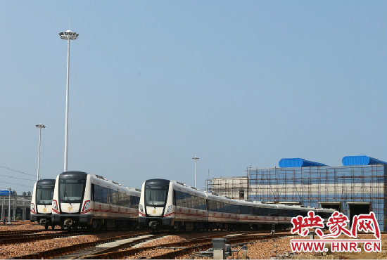 選擇地鐵出行，已經(jīng)是不少鄭州市民的首選