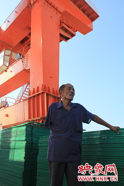 2014年7月31日，淅川縣九重鎮(zhèn)陶岔村獨臂護水員李進群在淅川渠首。