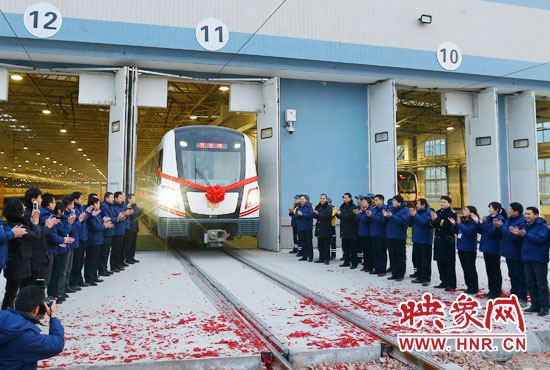 2013年12月28日鄭州地鐵第一班車發(fā)車。