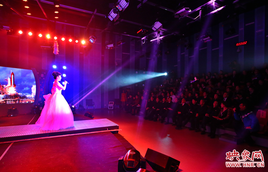 詩歌朗誦會現(xiàn)場。